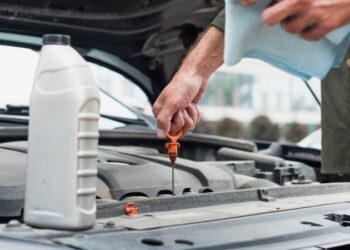 Як виявити «масложор»: простий тест під час купівлі вживаного автомобіля