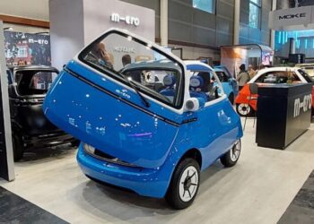 У Парижі дебютував новий MicroLino 2.0: автомобіль показали наживо