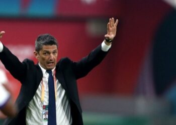 Тренер ПАОКа Разван Луческу отримав 23-денну дискваліфікацію за суперечки з арбітрами після матчу з АЕКом