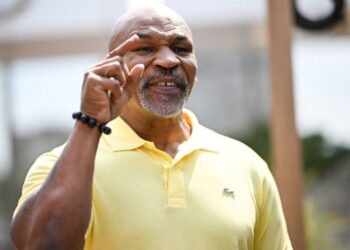 Майк Тайсон показав готовність до бою з блогером