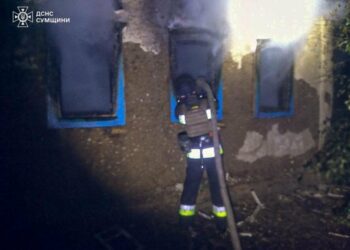 У Сумському районі рятувальники ліквідували пожежу, яку спричинив ворожий удар