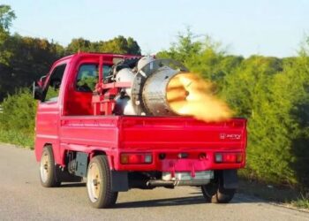 Маленька ракета: у США створили божевільну реактивну вантажівку Honda на 5000 сил (ВІДЕО)