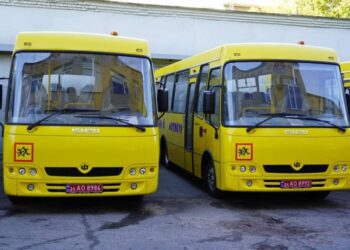 9 громад Сумщини отримали шкільні автобуси