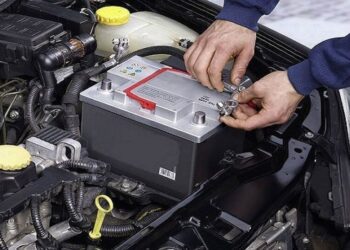 Автоелектрик пояснив, чи небезпечно встановлювати акумулятор підвищеної ємності в машину