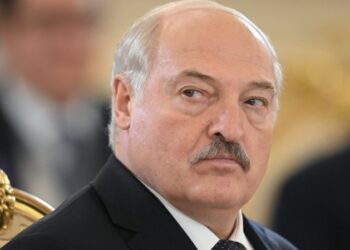 Лукашенко заявив, що у 2022 році йому нібито телефонували українські офіцери, щоб здатися в полон