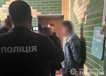 За хабарі вирішував питання про вступ та навчання військовозобов’язаних: у Сумах викрили викладача центру профтехосвіти