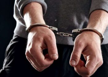 Через зауваження кинув у 35-річного чоловіка цеглину. Потерпілий отримав тяжку травму голови