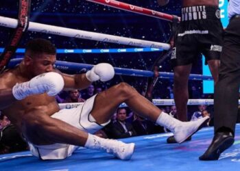 Чжан Чжілей вказав на помилки Джошуа в бою з Дюбуа: “Я не знаю, чому він їх зробив”