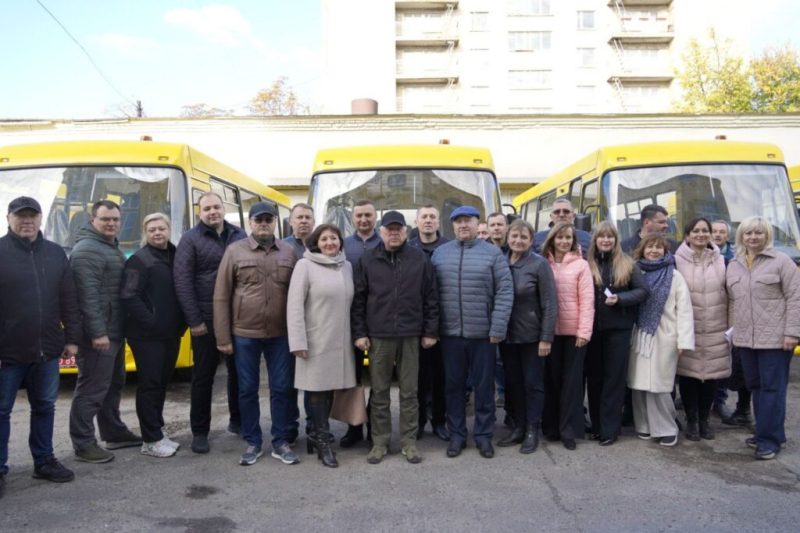 Декілька громад Конотопського району отримали нові шкільні автобуси