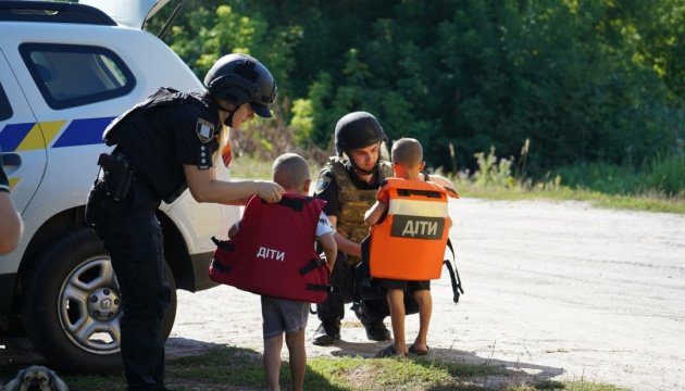 Зі 101 населеного пункту Сумської області примусово евакуюють майже 500 дітей