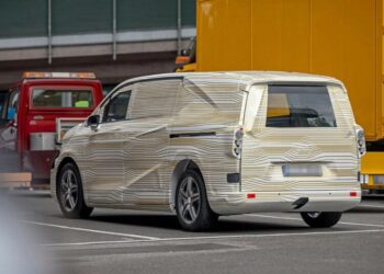 Наступне покоління фургонів Mercedes Vito та V-Class показали на фото