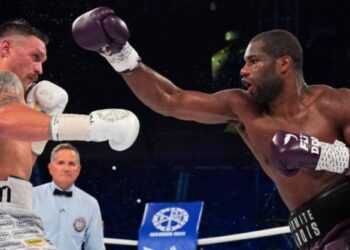 “Його пограбували”: Тімоті Бредлі хоче побачити реванш Усика з Дюбуа