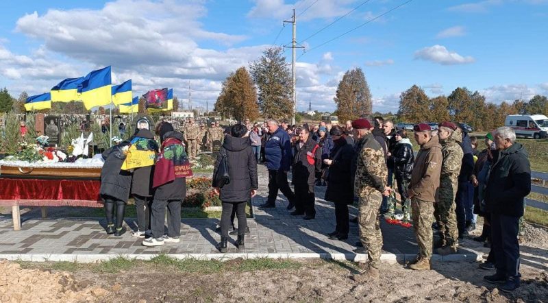 Кролевчани провели в останню путь загиблого Героя Володимира Алєксєєнка