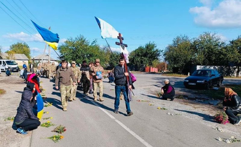 Кролевчани провели в останню путь загиблого Героя Володимира Алєксєєнка