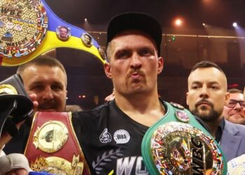 Микола Валуєв висловився про кар’єру Усика в суперважкій вазі: “Він створив сенсацію”