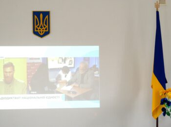 МОВА ОБ’ЄДНУЄ ВСІХ: ПРАЦІВНИКИ ВИКОНАВЧОГО КОМІТЕТУ ТА СТРУКТУРНИХ ПІДРОЗДІЛІВ РМР ДОЛУЧИЛИСЯ ДО НАПИСАННЯ РАДІОДИКТАНТУ НАЦІОНАЛЬНОЇ ЄДНОСТІ