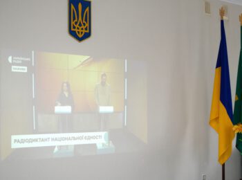 МОВА ОБ’ЄДНУЄ ВСІХ: ПРАЦІВНИКИ ВИКОНАВЧОГО КОМІТЕТУ ТА СТРУКТУРНИХ ПІДРОЗДІЛІВ РМР ДОЛУЧИЛИСЯ ДО НАПИСАННЯ РАДІОДИКТАНТУ НАЦІОНАЛЬНОЇ ЄДНОСТІ