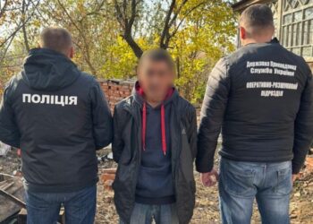 На Сумщині правоохоронці на гарячому затримали збувача зброї