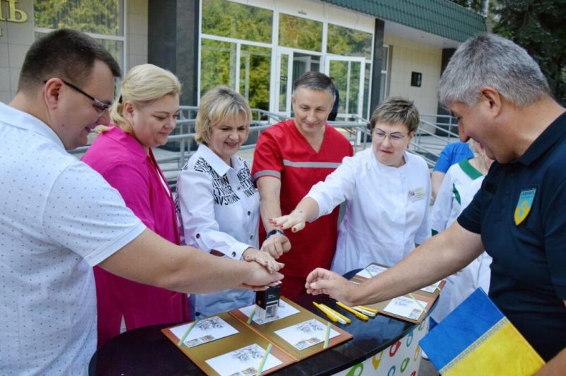 На Сумщині відбулось погашення поштової марки «Героїчні професії. Янголи війни»