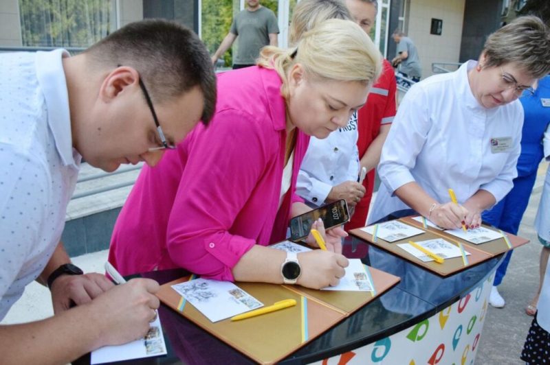 На Сумщині відбулось погашення поштової марки «Героїчні професії. Янголи війни»