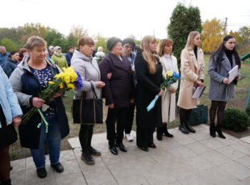 НАВІКИ В НАШІЙ ПАМ’ЯТІ: У РОМЕНСЬКІЙ ГРОМАДІ ВІДКРИТО ДОШКУ ЗАГИБЛОМУ ВОЇНУ ІГОРЮ ГАЛАГАНУ