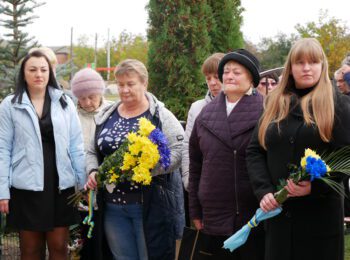 НАВІКИ В НАШІЙ ПАМ’ЯТІ: У РОМЕНСЬКІЙ ГРОМАДІ ВІДКРИТО ДОШКУ ЗАГИБЛОМУ ВОЇНУ ІГОРЮ ГАЛАГАНУ