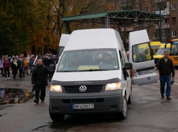 НАВІКИ В СТРОЮ: РОМЕНСЬКА ГРОМАДА ПОПРОЩАЛАСЯ ІЗ ВІДВАЖНИМ ЗАХИСНИКОМ УКРАЇНИ ОЛЕКСАНДРОМ МЕЛЬНИКОМ