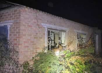 Окупанти поцілили по території агрофірми на Дніпропетровщині: згорів склад