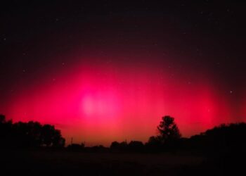 Полярне сяйво забарвило нічне небо над Сумщиною