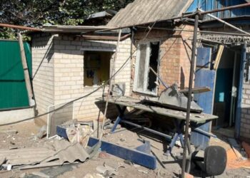 Росіяни вдарили дроном-камікадзе по Нікополю: постраждали троє людей