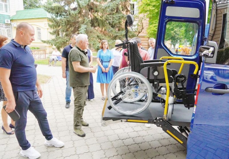 Шосткинська громада отримала «Соціальне таксі» від німецьких благодійників