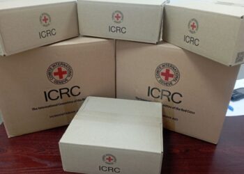 Шосткинська місцева організація Українського Червоного Хреста надає гуманітарну допомогу у вигляді продуктових та гігієнічних наборів мешканцям постраждалих будинків у наслідок обстрілів 21 та 23 липня 2024 року