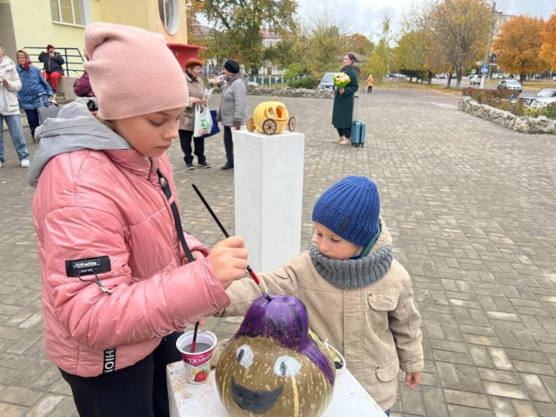 Шосткинський артцентр відкрив фотозону з майстер-класами в День гарбуза + фото