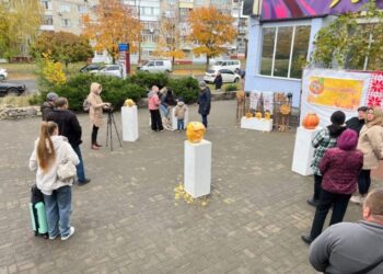 Шосткинський артцентр відкрив фотозону з майстер-класами в День гарбуза + фото