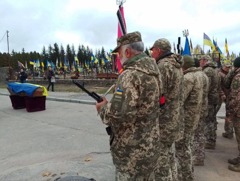 Сумчани попрощалися із двома захисниками