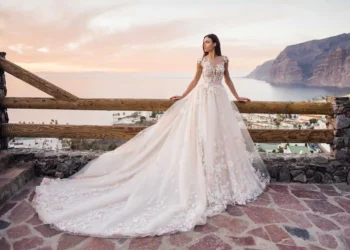 Свадебное платье королевы: советы по выбору от OKSANA MUKHA