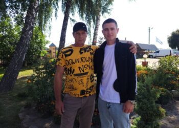 Тракторист – не просто професія, це – стан душі: батько й син Вячеслав та Ігор Бондарєви і поле обробляють, і Тік-Ток знімають + ФОТО