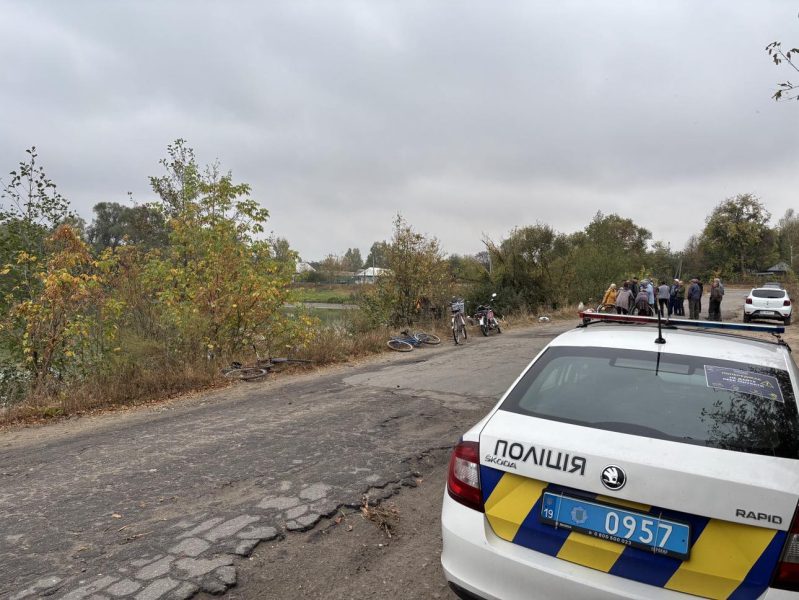 У Клишках неспокійно, ледь не дійшло до бійки: люди виступили проти того, щоб орендар спускав став + Фото