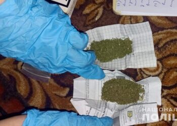 У Конотопі чоловік зберігав набої та наркотики