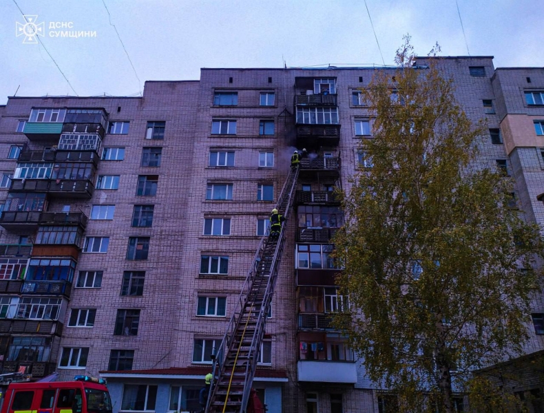 У Шостці ліквідували пожежу в дев’ятиповерхівці + відео