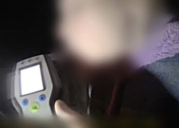 У Сумах 19-річну дівчину спіймали на керуванні без прав і напідпитку (ВІДЕО)