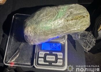 У Сумах на блокпосту правоохоронці знайшли у водія наркотики