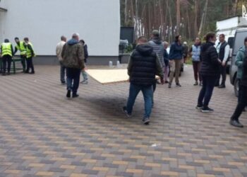 У Сумах внаслідок нічної атаки пошкоджено 33 будівлі та 6 авто