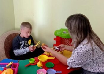 В Охтирському центрі реабілітації з дітьми працює дефектолог