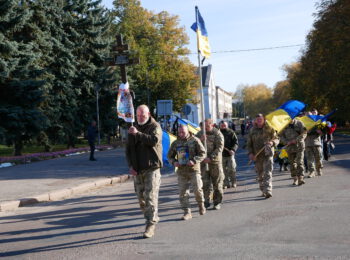 ВІДДАВ ЖИТТЯ ЗА УКРАЇНУ: РОМЕНСЬКА ГРОМАДА ПОПРОЩАЛАСЯ ІЗ ЗЕМЛЯКОМ-ЗАХИСНИКОМ ОЛЕКСАНДРОМ ПИЛИПЕНКОМ