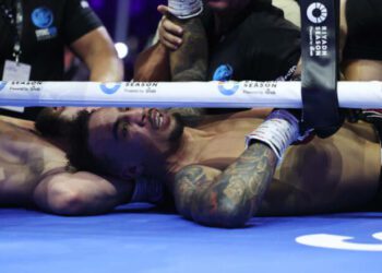 ВІДЕО. Боксера з Англії госпіталізували після бою на топ-шоу в Ер-Ріяді