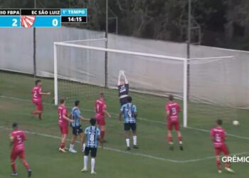 ВІДЕО. Фейл року. Гравець забив гол, закинувши м’яч із ауту у ворота