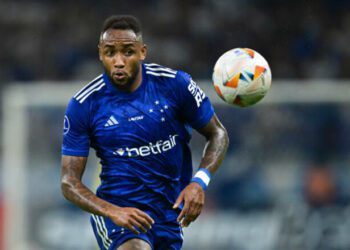 ВІДЕО. У Бразилії футболіста вилучили через 3 секунди після початку матчу