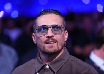 ВІДЕО. Усик показав свої футбольні скіли – GOAT-рівень