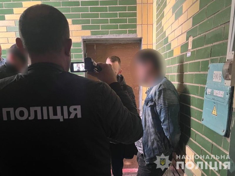 Викладача сумського Центру ПТО, який допомагав чоловікам ухилятися від армії, спіймали на хабарі